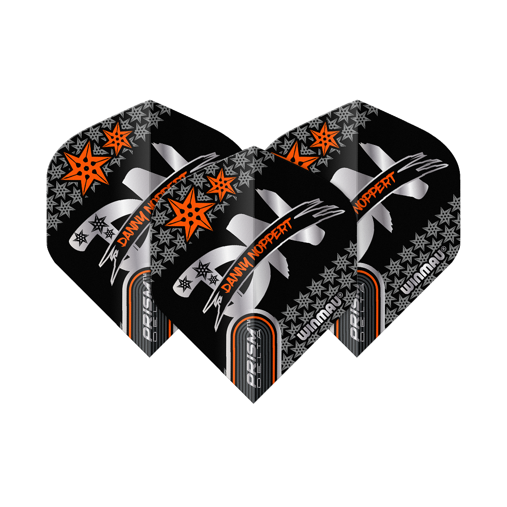 Vols Winmau Prism Delta Danny Noppert Black Signature No2 Standard Das Bild zeigt drei schwarze Dartflights mit dem Aufdruck „Danny Noppert“ in Orange. Die Flights sind von der Marke Winmau und tragen das Modell „Prism Delta Signature No2 Standard“.