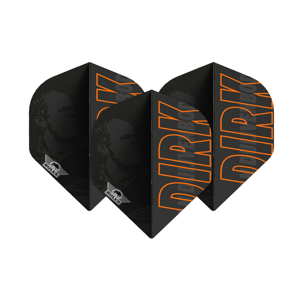 Bulls NL Joueur 100 Dirk Van Duijvenbode No2 Vols Standard Das Bild zeigt schwarze Dartflights mit dem Namen "DIRK" in großen orangefarbenen Buchstaben. Auf den Flights ist außerdem das Logo von Bulls und ein Porträt im Hintergrund zu sehen.