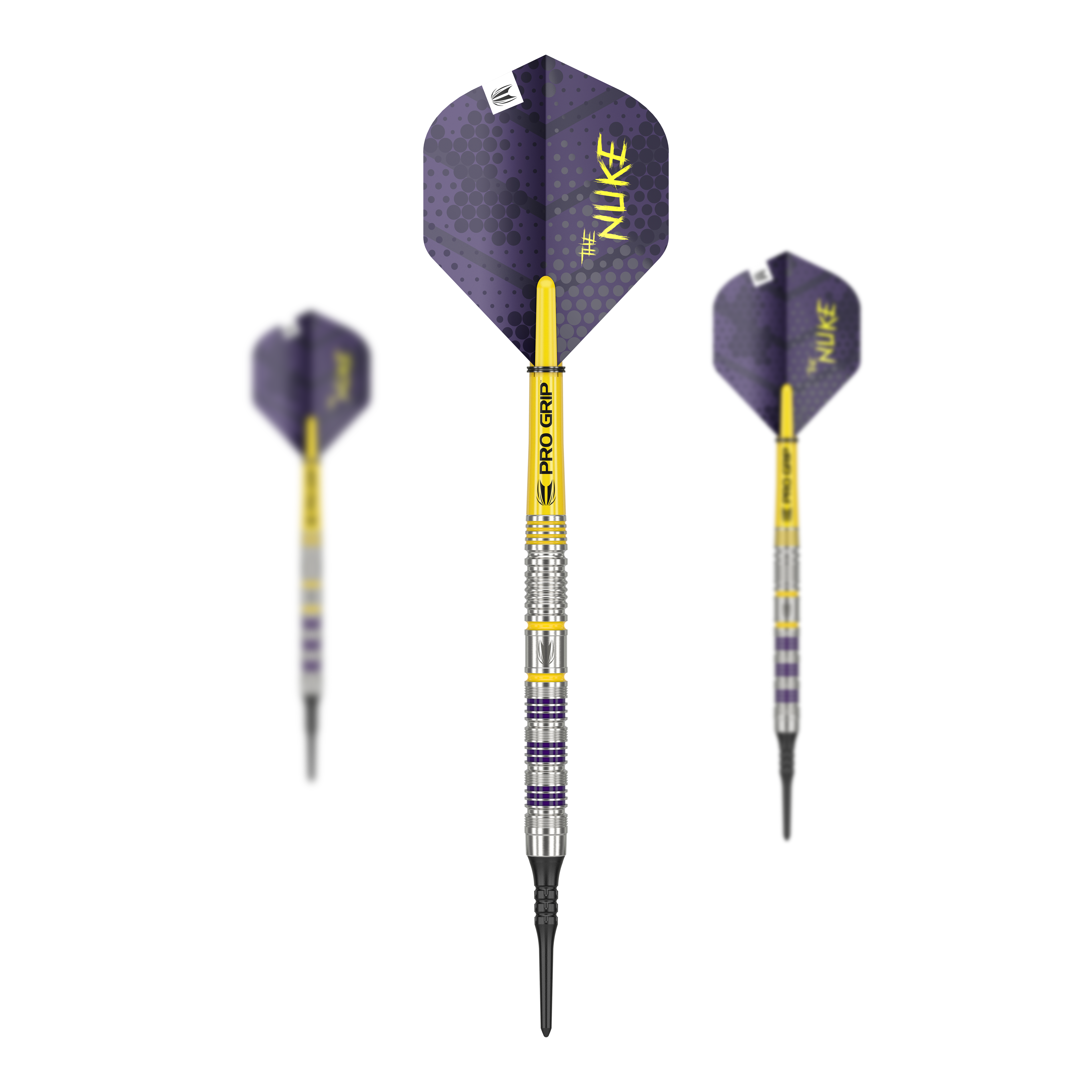 Fléchettes souples Target Luke Littler Loadout - 19 g Das Bild zeigt drei Softdarts des Modells „Target Luke Littler Loadout“ mit einem Gewicht von 19 Gramm. Die Darts haben gelbe Schäfte, silberne und lilafarbene Ringe sowie Flights mit der Aufschrift „The Nuke“.