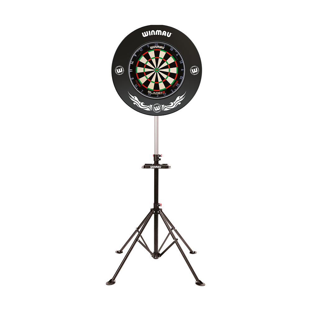 4020_Winmau_Xtreme_Dartboardst-nder_1sjDHwGnKY6ttF Der Winmau Xtreme Dartboard Stand 2 ist ein stabiler, höhenverstellbarer Ständer für Dartboards. Er steht auf drei Beinen und ist ideal für den flexiblen Einsatz zu Hause oder unterwegs.