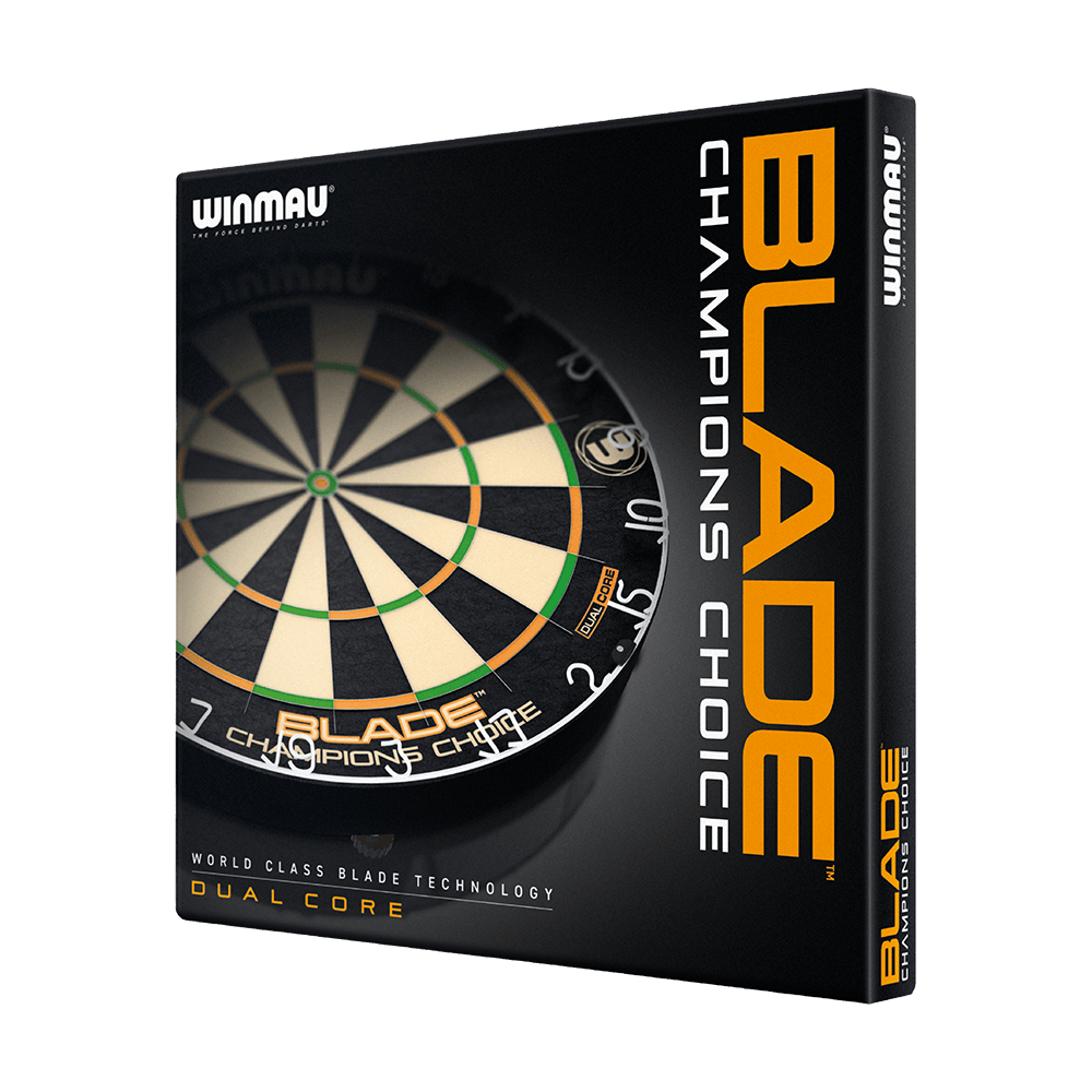 3023_Winmau_Champions_Choice_DualCore_Dartboard_5M3ez6JrNunWYC Das Bild zeigt die Verpackung des "Winmau Champions Choice DualCore Dartboards". Auf der Verpackung ist das Dartboard abgebildet und der Produktname in großen Buchstaben zu sehen.