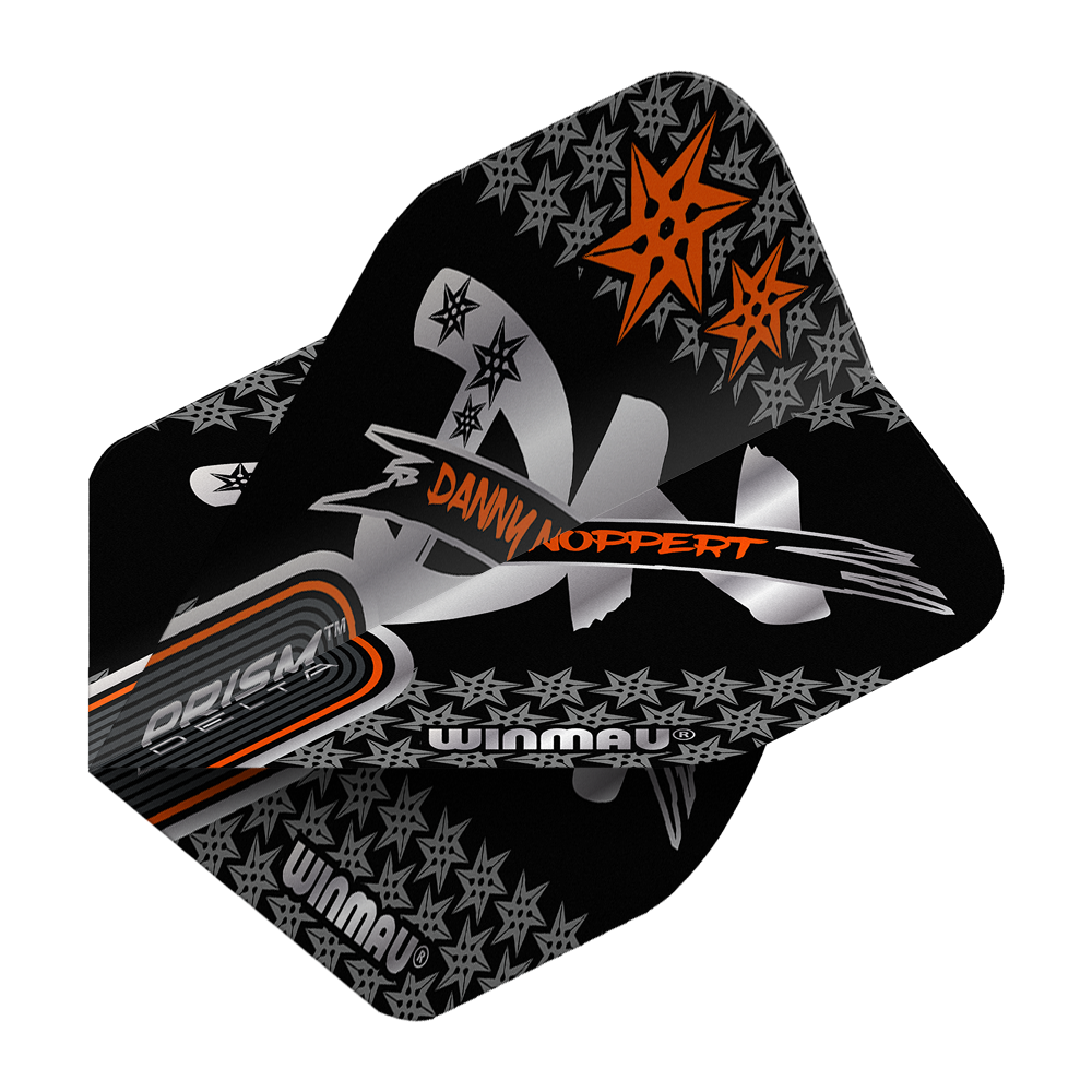 Vols Winmau Prism Delta Danny Noppert Black Signature No2 Standard Das Bild zeigt die Winmau Prism Delta Danny Noppert Black Signature No2 Standard Flights. Die Flights sind schwarz mit silbernen und orangefarbenen Sternen und dem Namen "Danny Noppert" bedruckt.