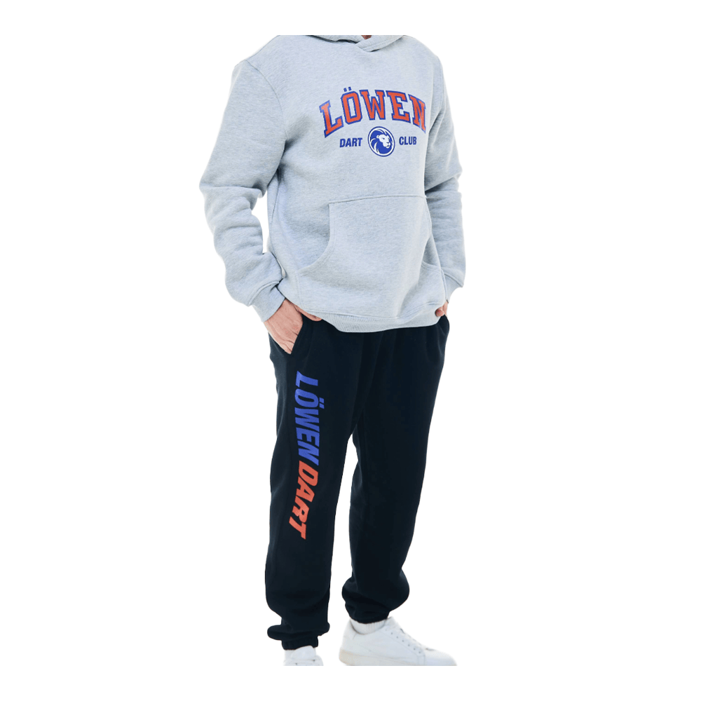 Joggers de la collection Lion Hier ist die Löwen Kollektion Jogger zu sehen. Die Hose eignet sich ideal zum Entspannen und für sportliche Aktivitäten.