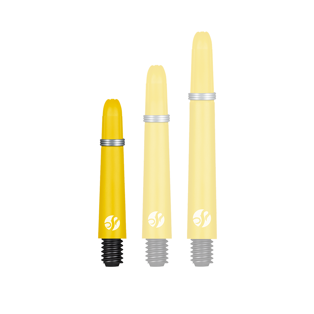 Tiges en carbone Shot Koi - Jaune Das Bild zeigt drei gelbe Dart-Schäfte in verschiedenen Längen. Sie haben schwarze Gewinde und silberne Ringe am oberen Ende.