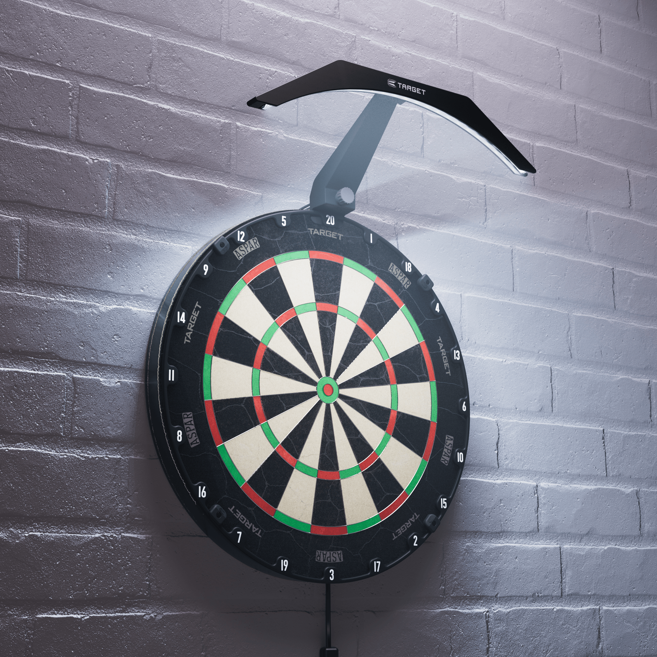 Éclairage pour cible de fléchettes Target ARC V2 Das Bild zeigt eine Dartboard-Beleuchtung namens "Target ARC V2", die über einem Dartboard an der Wand montiert ist. Das Licht leuchtet das Dartboard gleichmäßig aus und sorgt für eine klare Sicht auf die Felder.