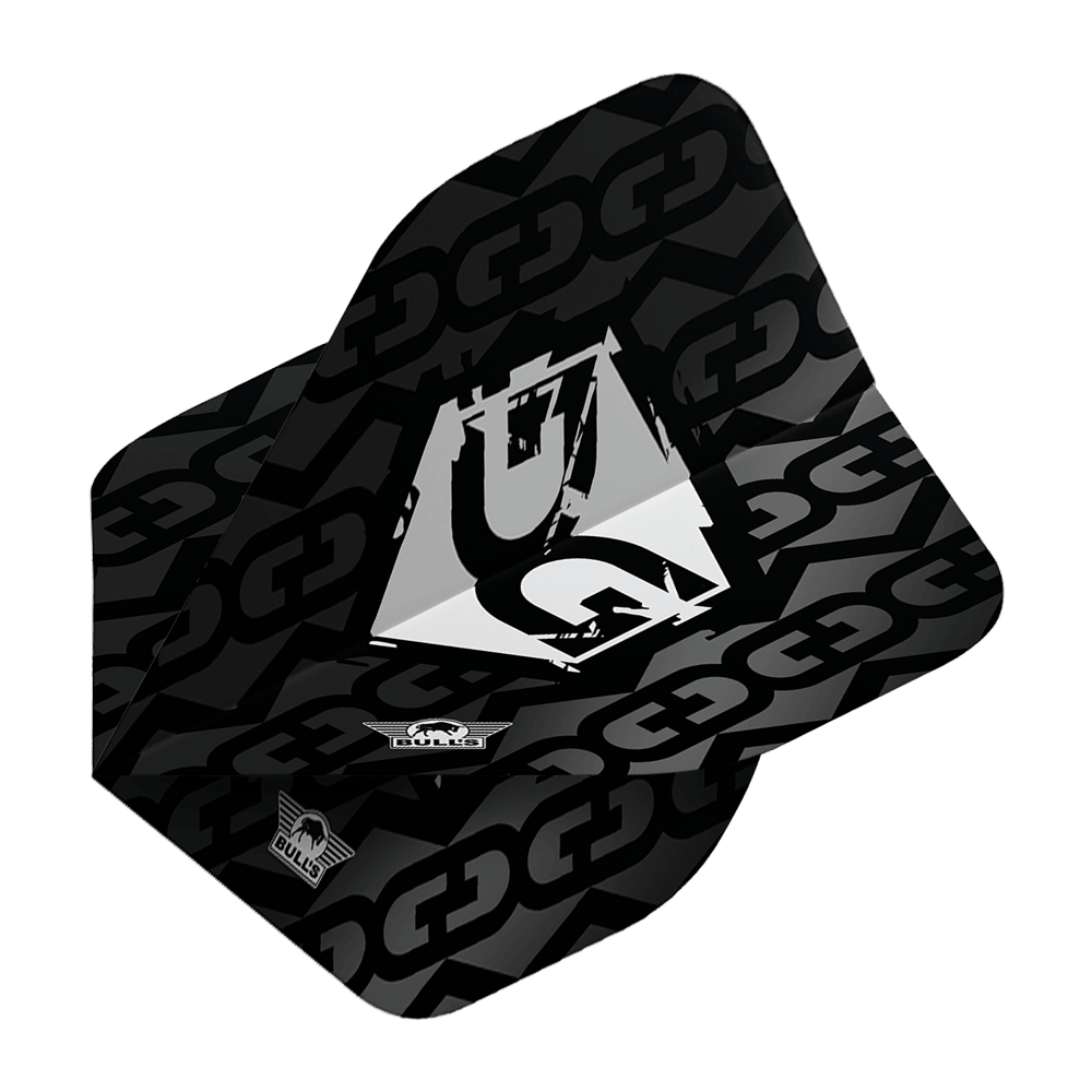 BU50921_Bulls_NL_Player_100_Martijn_Kleermaker_80_No2_Standard_Flights_2 Das Bild zeigt ein schwarzes Dart-Flügelset mit Kettenglied-Design und einem weißen grafischen Logo in der Mitte. Unten ist das Bulls NL Logo zu sehen.