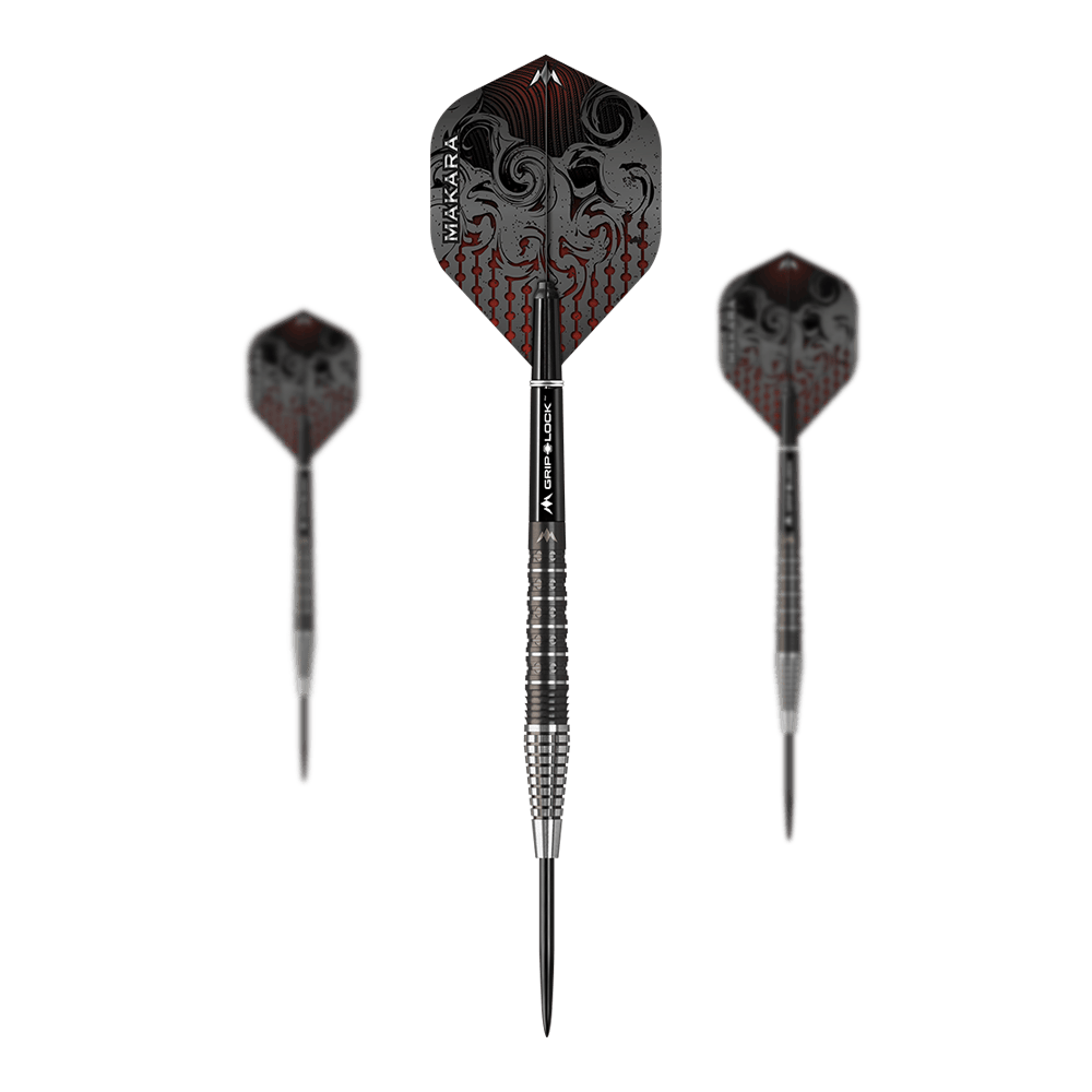 Fléchettes en acier Mission Makara M2 - 23 g Das Bild zeigt drei Steeldarts des Produkts "Mission Makara M2 - 23g". Die Darts haben schwarze Flights mit einem roten Muster und einem silber-schwarzen Barrel.