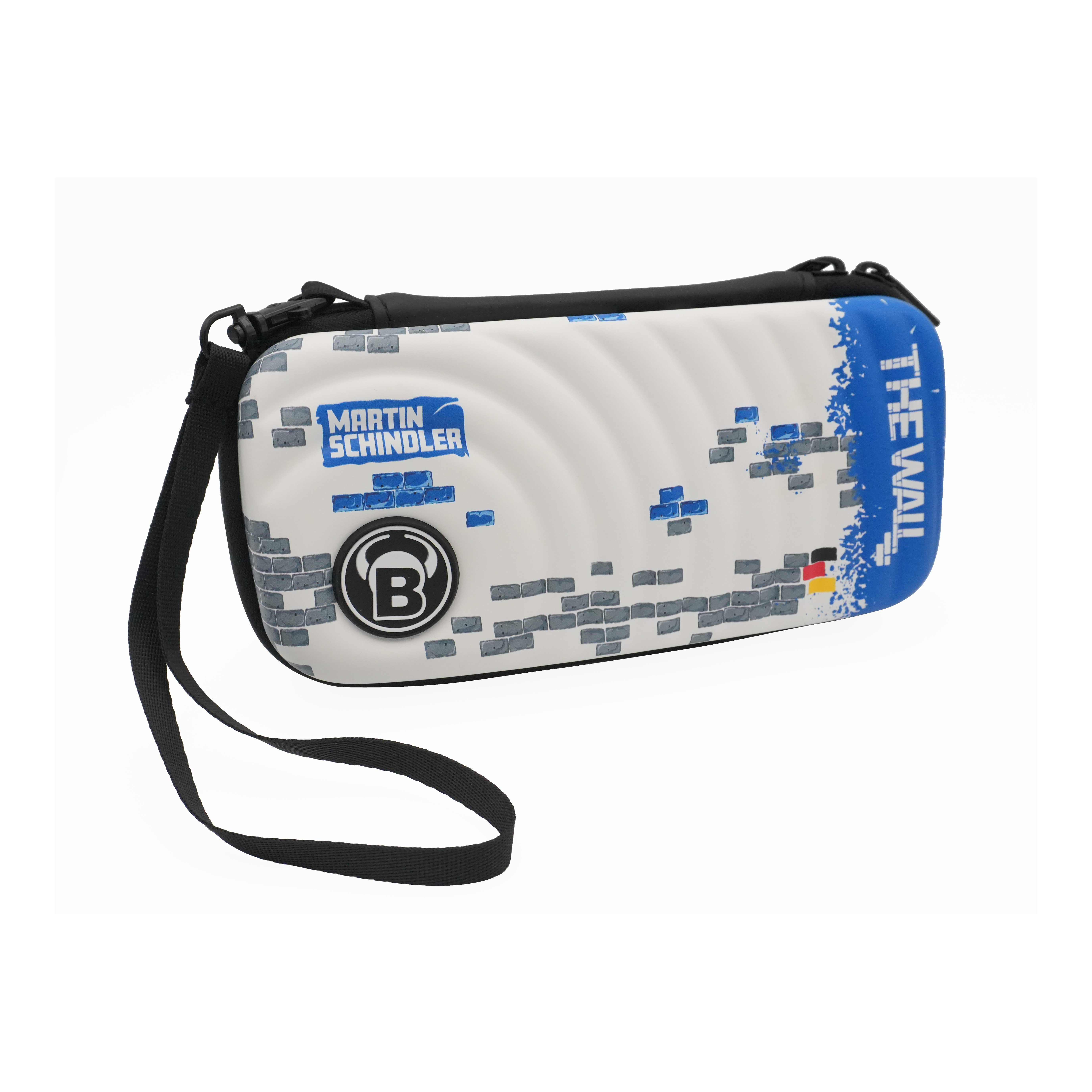 Étui à fléchettes Bulls Orbis S Martin Schindler Das Bild zeigt das Produkt "Bulls Orbis S Martin Schindler Dartcase". Das Dartcase ist weiß mit einem Ziegelstein-Muster, einem blauen Bereich mit der Aufschrift "THE WALL" und besitzt einen schwarzen Trageriemen.