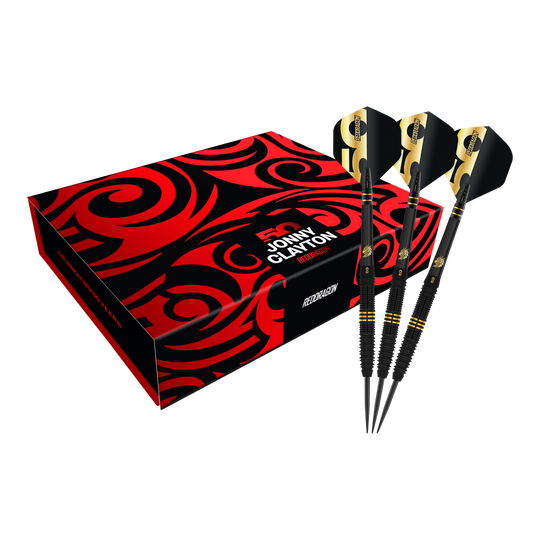 Hier sind die Red Dragon Jonny Clayton 50 Years Player Limited Edition Steeldarts zu sehen. Das Set feiert das 50-jährige Spielerjubiläum von Jonny Clayton.