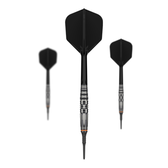 Fléchettes souples Target Japan Black Marque Dancing Duck GEN 4 - 17 g Das Bild zeigt drei Softdarts des Modells "Target Japan Black Marque Dancing Duck GEN 4" mit einem Gewicht von 17g. Die Darts haben ein modernes, schwarzes Design mit silbernen Akzenten am Barrel.