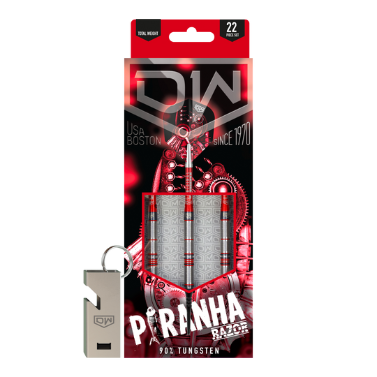 Fléchettes souples DW Piranha Razor 02 Das Bild zeigt die Verpackung der DW Piranha Razor 02 Softdarts. Die Verpackung ist überwiegend schwarz und rot gestaltet und enthält drei Darts sowie ein Zubehörteil.