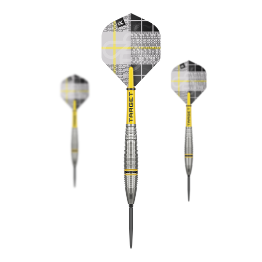 Das Bild zeigt drei Target Scott Williams GEN2 Swiss Point Steeldarts mit silbernen Spitzen und gelben Akzenten. Die Flights haben ein auffälliges, gemustertes Design in Schwarz, Weiß und Gelb.