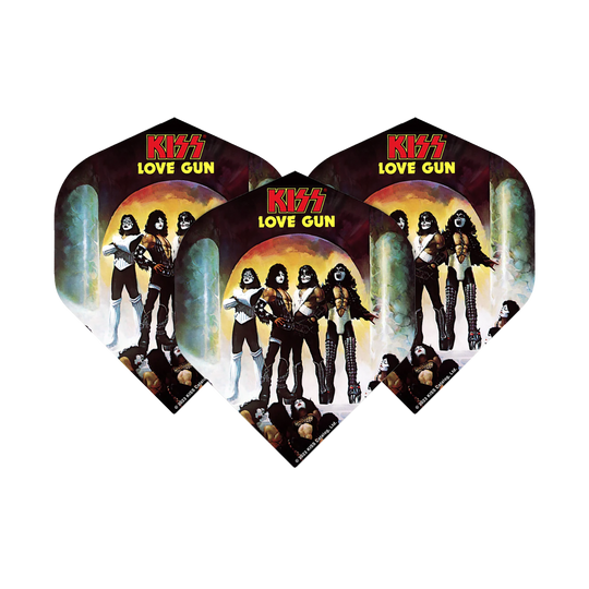 Mission Kiss Love Gun No2 Vols Standard Das Bild zeigt drei Dartflights mit dem Aufdruck "KISS LOVE GUN" und einer Abbildung der Bandmitglieder. Die Flights sind im Design des bekannten Kiss-Albums "Love Gun" gestaltet.