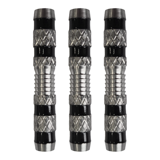 Corps de fléchettes souples à poignée moletée McDart - 18 g Das Bild zeigt drei silberne Softdart-Barrels mit einem geriffelten Griff und schwarzen Rillen. Es handelt sich um das Produkt „McDart Knurled Grip Softdart-Barrels - 18g“.