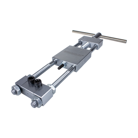8425-Winmau-Craftsman-Re-pointing-System-2 Das Bild zeigt das Produkt "Winmau Craftsman Re-Pointing System Spitzenwechsler". Es handelt sich um ein Werkzeug zum Wechseln der Spitzen bei Darts.