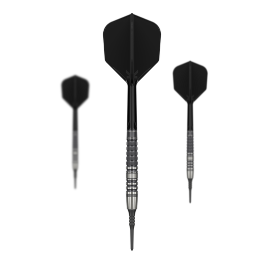Fléchettes souples Target Japan Black Marque Lumiere GEN3 - 18,5 g Das Bild zeigt drei schwarze Softdarts des Modells "Target Japan Black Marque Lumiere GEN3" mit einem Gewicht von 18,5g. Die Dartpfeile haben silber-schwarze Griffrillen und schwarze Flights.