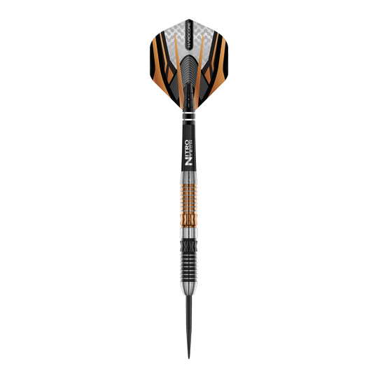Fléchettes en acier Red Dragon Panterra Das Bild zeigt einen Red Dragon Panterra Steeldart mit auffälligem orange-schwarzem Design. Der Dart verfügt über eine strukturierte Griffzone und eine scharfe Metallspitze.