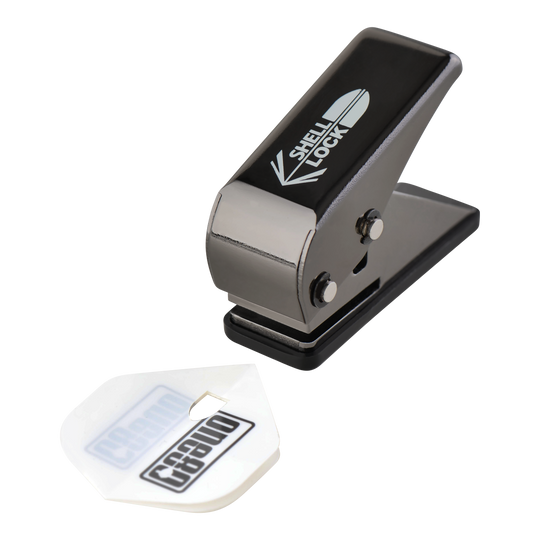 Poinçon de verrouillage de coque One80 style L Poinçon de vol Das Bild zeigt den L-Style One80 Shell Lock Punch Flightlocher. Neben dem Locher liegt ein gestanztes Dart-Flight.