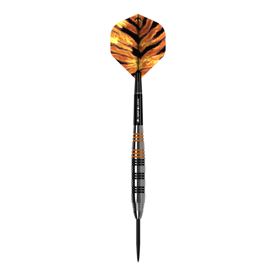 Fléchettes en acier laiton Mission Javan - 22 g Das Bild zeigt einen Steeldart namens "Mission Javan Brass Steeldarts - 22g". Der Dart hat schwarze und orangefarbene Akzente sowie eine Flügel mit einem Tigerstreifenmuster.