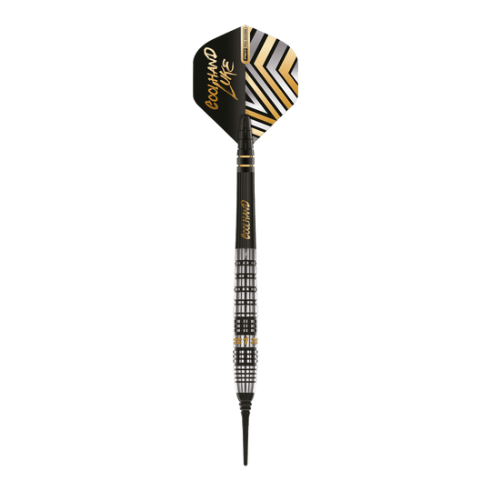 Fléchettes souples Red Dragon Luke Humphries Prestige - 20 g Das Bild zeigt einen Red Dragon Luke Humphries Prestige Softdart mit einem Gewicht von 20g. Der Dart hat ein modernes schwarzes und silbernes Design mit goldenen Akzenten und der Aufschrift "COOL HAND LUKE" auf dem Flight.
