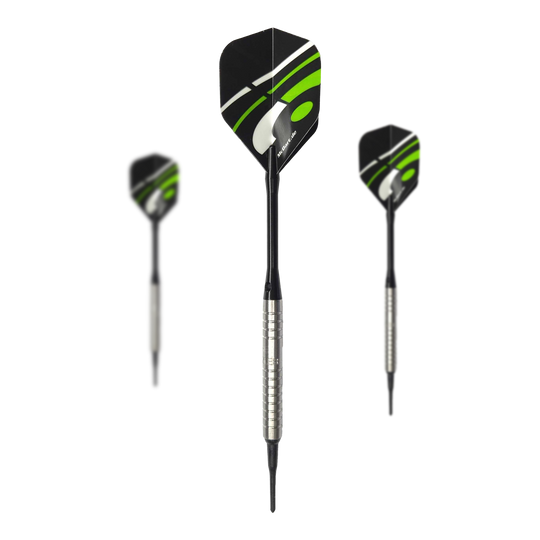 Fléchettes souples McDart 85 Tungstène V16 - 16,5 g Das Bild zeigt drei Softdarts des Modells "McDart 85er Tungsten V16" mit einem Gewicht von 16,5g. Die Darts haben silberne Griffe und schwarze Flights mit grünen und weißen Akzenten.