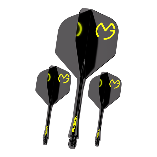 Système d'arbre de vol Winmau Fusion Michael Van Gerwen Pacman No2 Standard Das Bild zeigt drei schwarze Dartflights mit gelbem "MVG"-Logo und der Aufschrift "FUSION" auf den Schäften. Es handelt sich um das Produkt "Winmau Fusion Flight-Shaft-System Michael Van Gerwen Pacman No2 Standard".