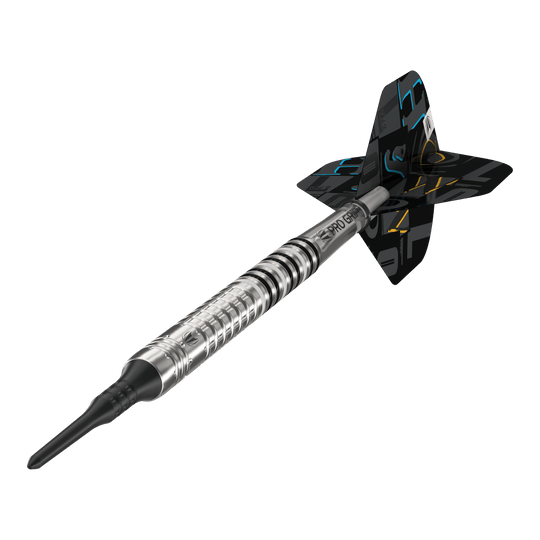 Target Chris Dobey GEN1 Softdarts - 19g Das Bild zeigt einen Target Chris Dobey GEN1 Softdart mit einem Gewicht von 19 Gramm. Der Dart hat ein silbernes, geriffeltes Barrel und schwarze Flights mit bunten Akzenten.