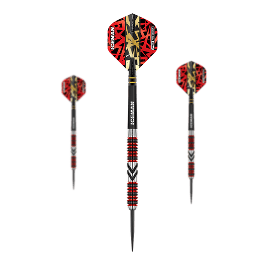 Fléchettes en acier Red Dragon Gerwyn Price Firebird Das Bild zeigt drei Steeldarts mit auffälligen roten und schwarzen Flights. Die Schäfte sind silbern mit roten und schwarzen Rillen sowie der Aufschrift "ICEMAN".