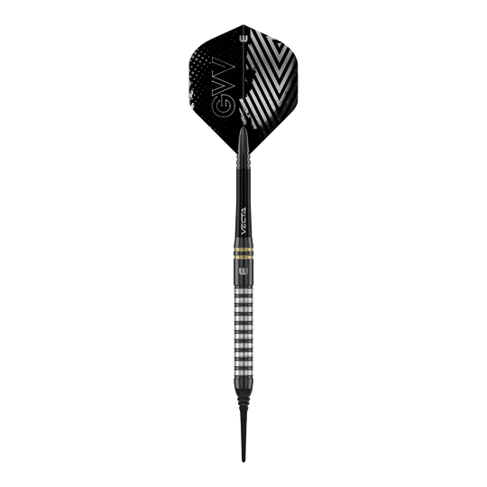 Winmau Gian Van Veen TS Softdarts mit 18g werden aus der Nähe gezeigt. Ein einzelner Dartpfeil liegt im Fokus des Bildes.