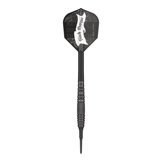 Fléchettes souples Target Japan Black Marque Phantom - 18 g Das Bild zeigt einen schwarzen Softdart namens "Target Japan Black Marque Phantom Softdarts - 18g". Der Dart hat ein elegantes, schwarzes Design mit strukturiertem Griff und einer schwarzen Flight mit weißem Schriftzug.