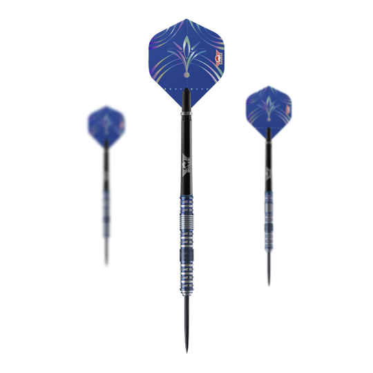 Fléchettes en acier Silvian Bulls NL Das Bild zeigt drei Steeldarts des Produkts "Bulls NL Silvian Steeldarts". Die Flights sind blau mit einem dekorativen Muster.
