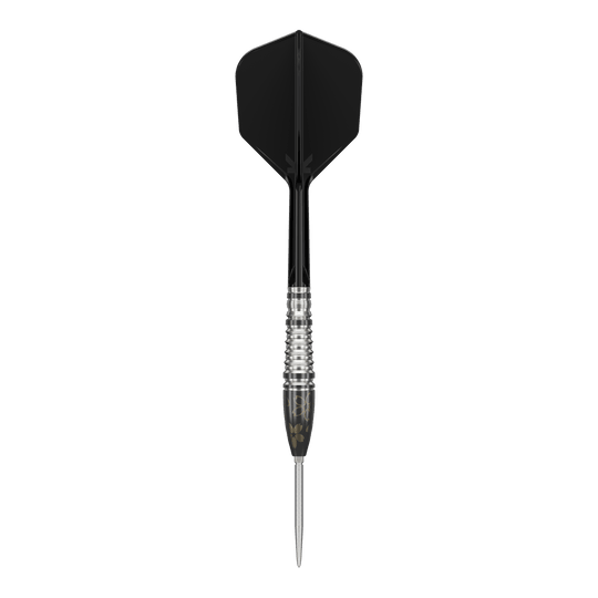 Fléchettes en acier Target Japan Junya Koikawa Charm Smash GEN3 Swiss Point - 23 g Das Bild zeigt einen Target Japan Junya Koikawa Charm Smash GEN3 Swiss Point Steeldart mit 23g Gewicht. Der Dartpfeil hat ein elegantes Design mit einem schwarzen Schaft und silbernen Ringen am Barrel.