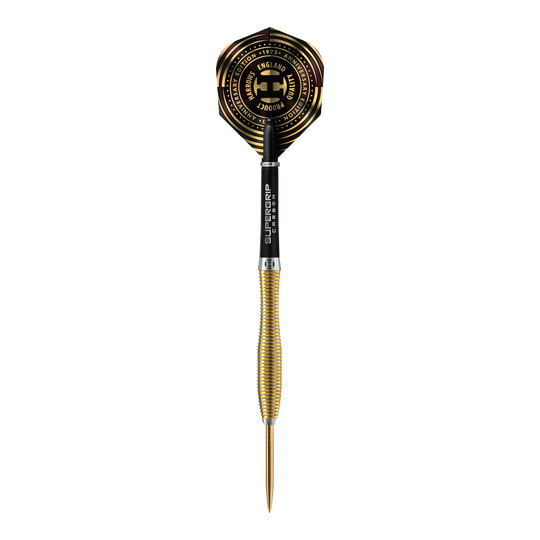 Fléchettes en acier V-Wing édition anniversaire Harrows Dies ist ein goldfarbener Steeldart mit einer schwarzen und goldenen Flight. Auf dem Flight steht „Harrows Anniversary Edition“ und andere Beschriftungen in goldener Farbe.