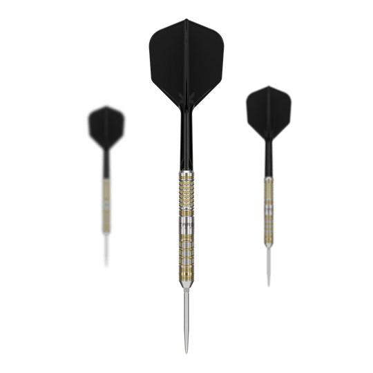 Das Bild zeigt drei Target Japan Black Marque Reyn GEN2 Steeldarts mit schwarzen Flights. Die Dartpfeile haben einen silbernen und goldenen Griffbereich sowie lange, spitze Spitzen.