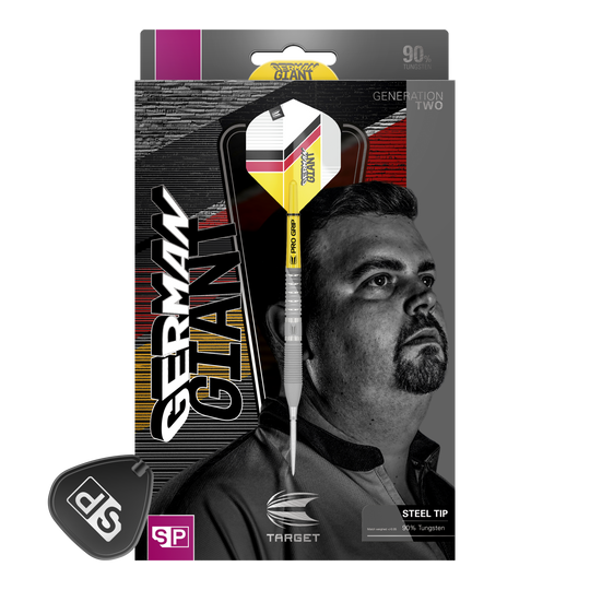 Fléchettes en acier Target Gabriel Clemens GEN2 Swiss Point Auf der Verpackung ist ein Steeldart mit gelbem, weißem und schwarzem Design abgebildet. Im Hintergrund sieht man das Porträt eines Mannes sowie den Schriftzug „GERMAN GIANT“.