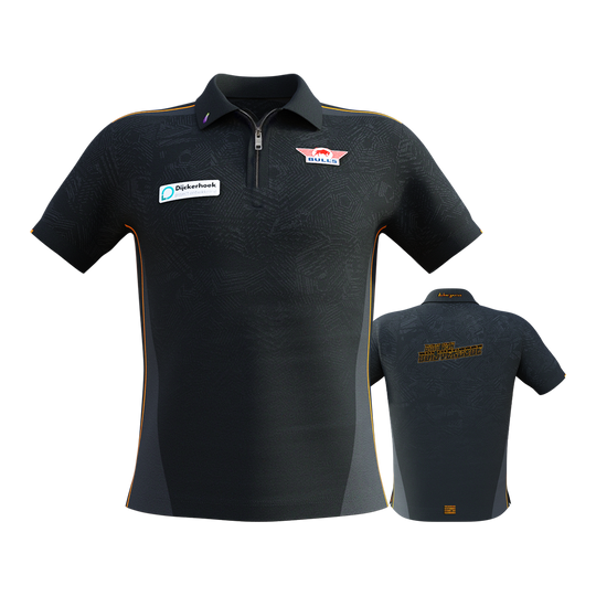 Maillot de match Bulls NL Dirk Van Duijvenbode 2025 Das Bild zeigt das "Bulls NL Dirk Van Duijvenbode Matchshirt 2025" in dunklem Design mit dezenten Mustern und orangenen Akzenten. Auf der Vorderseite sind Logos und Sponsoren zu sehen, während auf der Rückseite der Name "Dirk van Duijvenbode" steht.