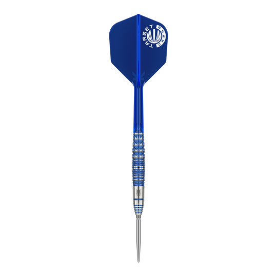 Target Japan Toru Suzuki Sereno GEN1 Swiss Point Steeldarts - 21 g Auf dem Bild ist ein Steeldart der Marke Target Japan Toru Suzuki Sereno GEN1 Swiss Point mit 21g Gewicht zu sehen. Der Dart hat eine blaue Flight und einen silber-blauen Schaft mit feinen Rillen.
