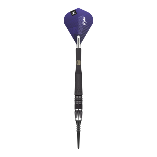 Fléchettes souples Target Phil Taylor Power 9Five GEN10 Das Bild zeigt einen modernen Softdartpfeil mit einem schwarzen und silbernen Schaft. Die Dartflügel sind lila und tragen die Aufschrift "Power".