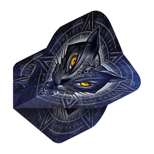 Vols standard Alchemy Star Of Ailouros No2 Das Bild zeigt das Produkt „Alchemy Star Of Ailouros No2 Standard Flights“. Auf dem Flight ist ein dunkelblaues Katzenmotiv mit leuchtend gelben Augen und mystischen Symbolen abgebildet.