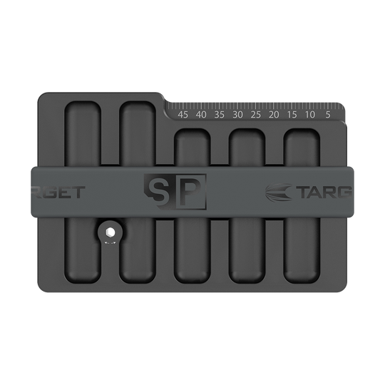 119648_Target_Swiss_Point_Safe_3 Das Bild zeigt das Produkt "Target Swiss Point Safe" in schwarzer Farbe. Es ist ein Aufbewahrungsbehälter mit mehreren Fächern und einer Messskala für Dartspitzen.