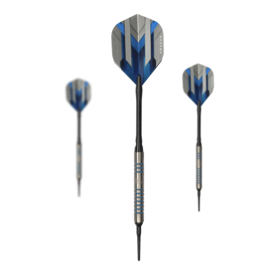 Fléchettes souples McDart 85 Tungsten V1 - 17 g Das Bild zeigt drei Softdarts des Modells „McDart 85er Tungsten V1 Softdarts - 17g“. Die Darts haben blaue und silberne Akzente sowie schwarze Spitzen und Flügel.
