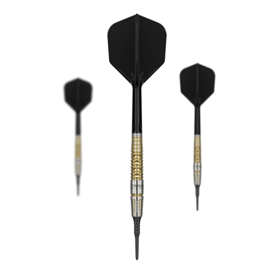 Fléchettes souples Target Japan Black Marque Warrior - 18,5 g Das Bild zeigt drei Softdarts des Produkts "Target Japan Black Marque Warrior" mit einem Gewicht von 18,5 g. Die Darts haben schwarze Flights und gold-silberne Barrels.