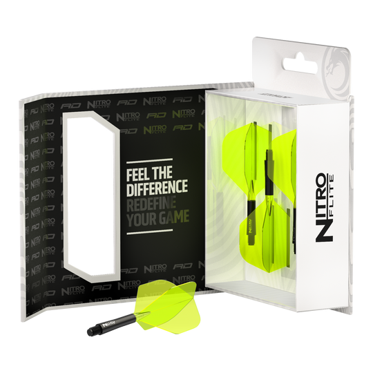 Red Dragon Nitroflite - Tige noire Ailettes jaunes n°2 Das Bild zeigt das Produkt "Red Dragon Nitroflite - Black Shaft Yellow No2 Flights" in seiner Verpackung. Die Dartflights sind gelb und haben schwarze Schäfte.