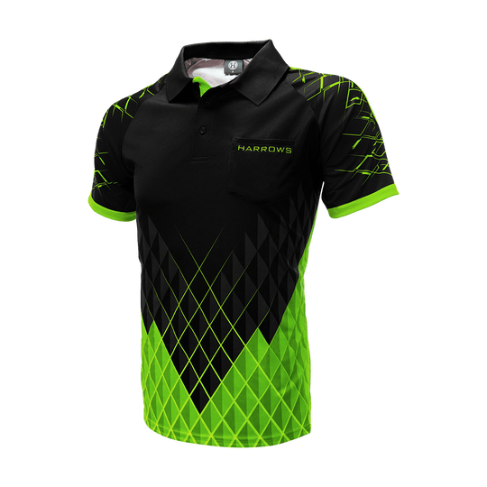 HRS-26333_Harrows_Paragon_Dartshirt_Gr-n_3 Das Bild zeigt das Harrows Paragon Dartshirt in Grün mit einem modernen, geometrischen Muster. Das Shirt hat einen schwarzen oberen Bereich und leuchtend grüne Akzente an Kragen, Ärmel und unterem Teil.