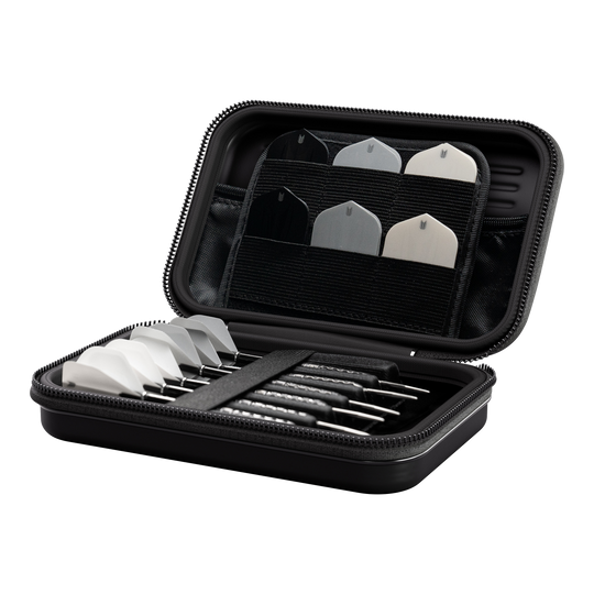 Étui à fléchettes Target Takoma Luke Littler XL Das Bild zeigt das Produkt "Target Takoma Bolide XL Dartcase". In dem geöffneten Etui sind mehrere Dartpfeile und Ersatzflights ordentlich verstaut.