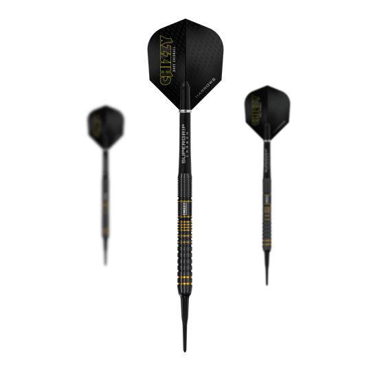 Fléchettes souples Dave Chisnall Chizzy Series 3 de Harrow Das Bild zeigt drei Softdarts der Marke Harrows aus der Dave Chisnall Chizzy Series 3. Die Darts haben schwarze Flights mit gelber Aufschrift und schwarzen Schäften mit gelben Akzenten.