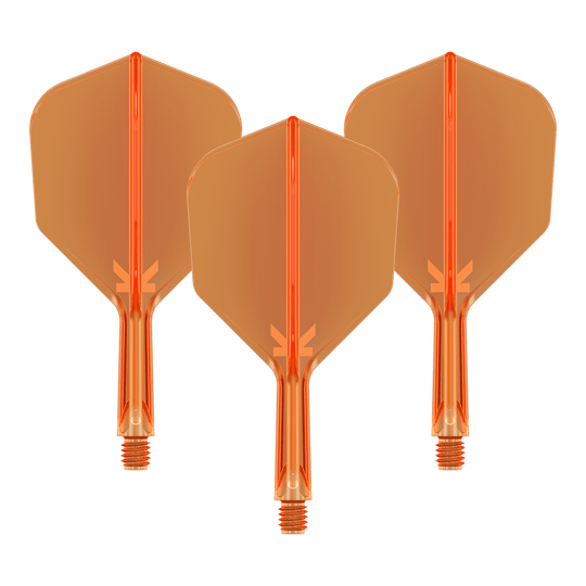 Système de vol Target K-Flex No6 - Orange fluo Auf dem Bild sind drei neonorange Darts-Flights mit Schaft zu sehen. Sie sind nebeneinander angeordnet und haben eine transparente Optik.