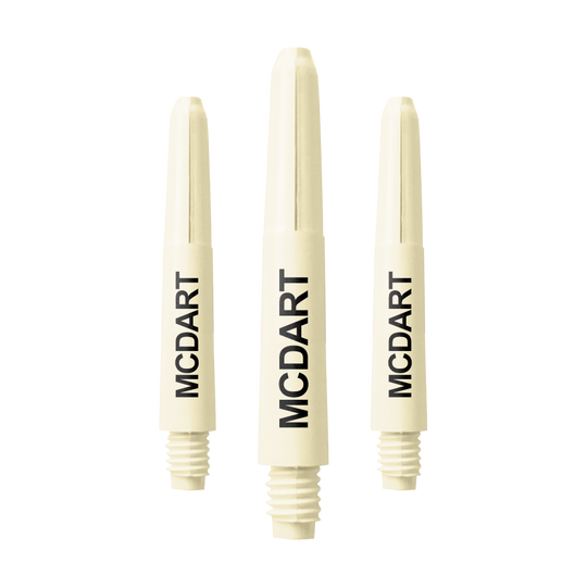 MD-605_Nylon_Shafts_mit_Wunschdruck_Naturweiss_35mm_1 Das Bild zeigt drei naturweiße Nylon-Schäfte für Darts. Auf jedem Schaft steht der Schriftzug "MCDART" in schwarzer Schrift.