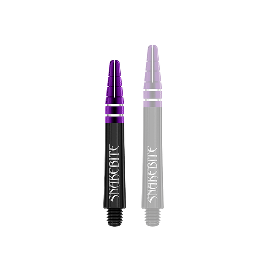 C697_Red_Dragon_Nitrotech_Peter_Wright_Black_Shafts_36mm_1BcXCiwDBcPHGL Das Bild zeigt zwei schwarze Dart-Schäfte mit violettem Kopf und silbernen Akzenten. Auf den Schäften steht in weißer Schrift das Wort „SNAKEBITE“.