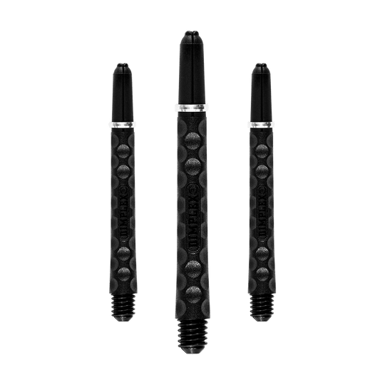 HR322_Harrows_Dimplex_Shafts_Schwarz_48mm_1p9jqY7OwlWxWL Auf dem Bild sind drei schwarze Dartschäfte mit einer strukturierten Oberfläche zu sehen. Sie stehen nebeneinander auf weißem Hintergrund.